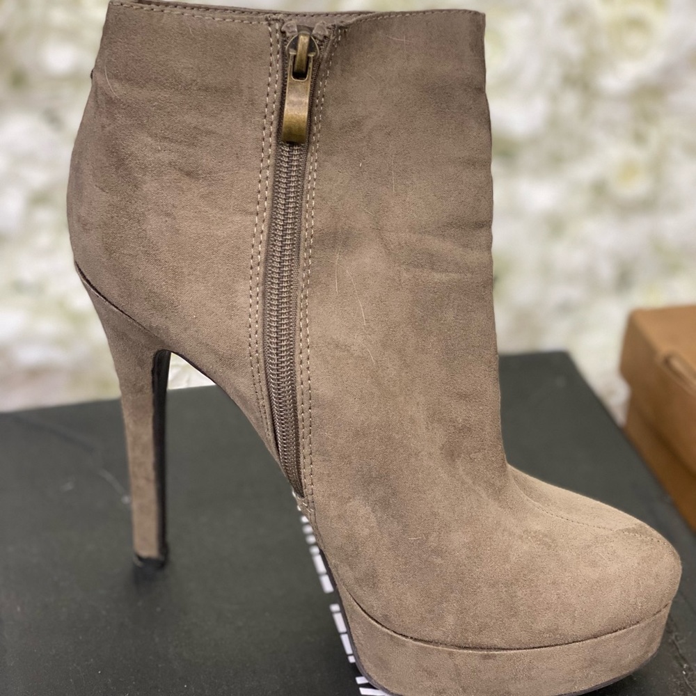 Brand-new, Steve Madden!!